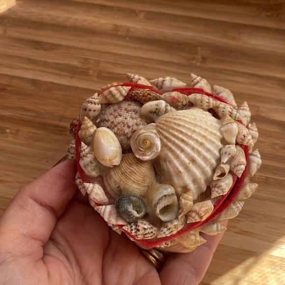 Vintage heart shaped shell trinket or jewellery box made of sea shells - Picture 9 of 11